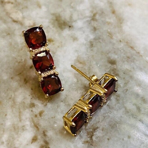 NWOT $399 Cabernet Garnet Stauer Three Stone Cushion Cut Sterling 925 Earrings - Picture 2 of 9